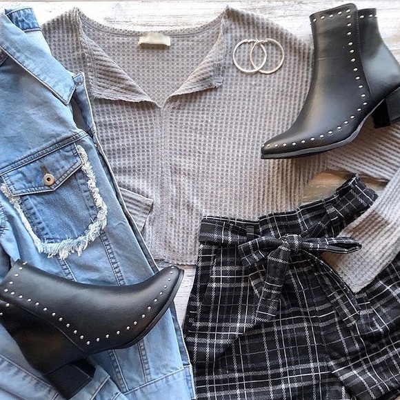 ❤️ Black studded leather block heel booties 1 LEFT - Picture 3 of 8